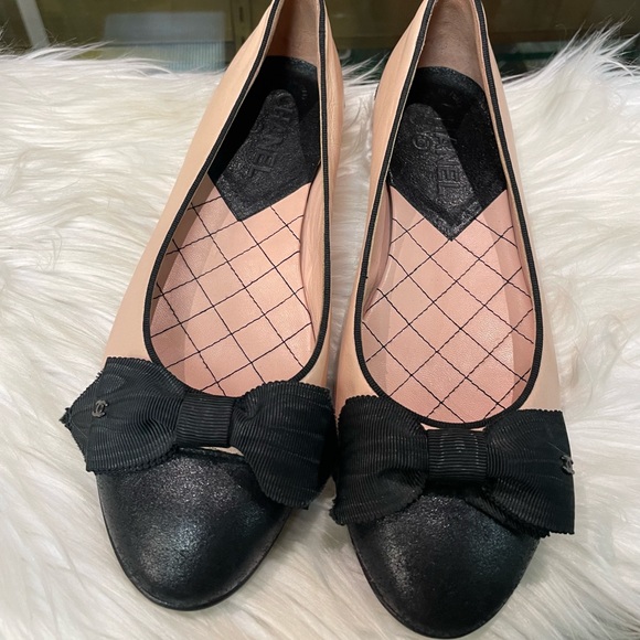 Authentic Chanel Slip on shoes in new condition no tags light pink with black. - Picture 3 of 6